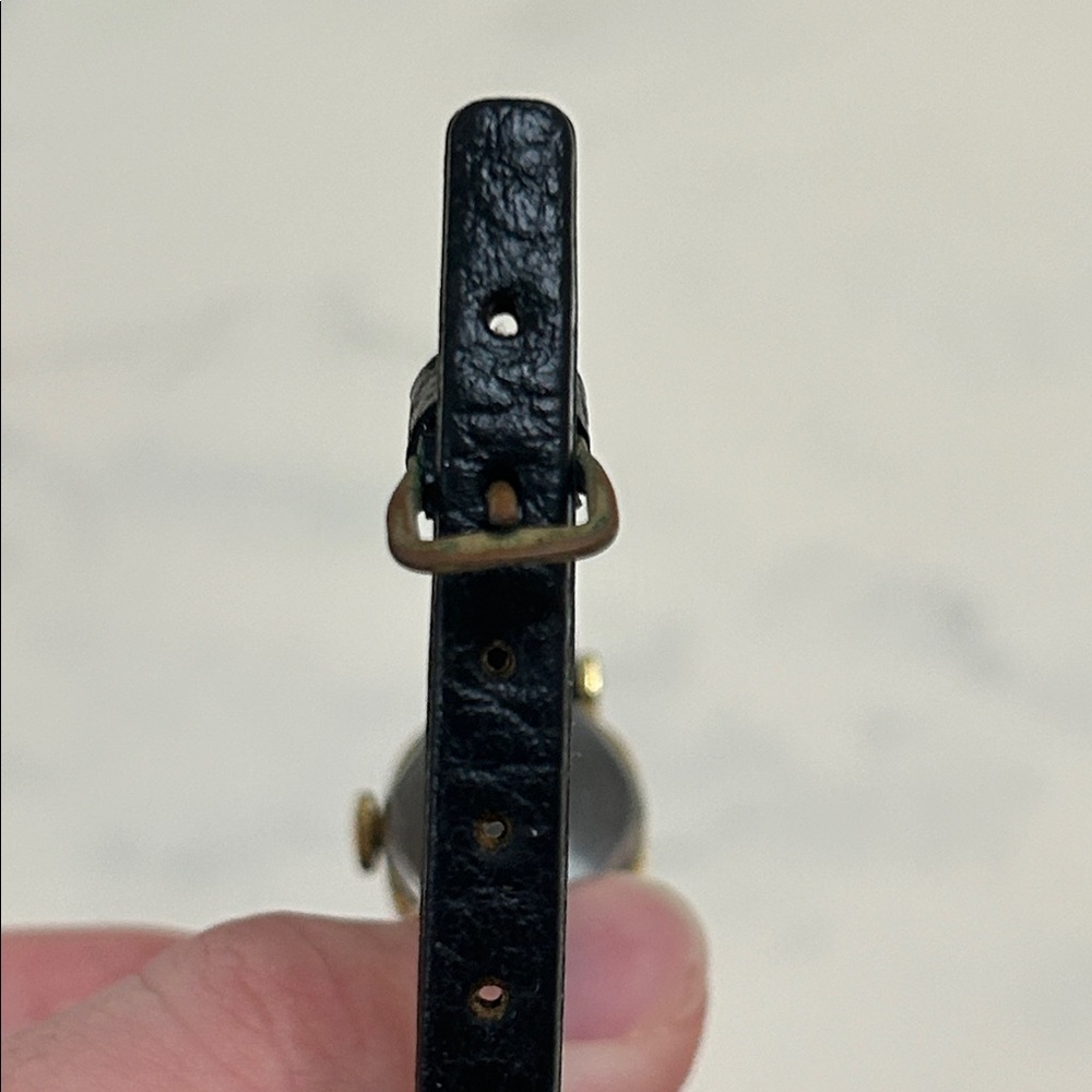 Vintage Timex Gold Case with Black Strap Watch - Picture 9 of 11